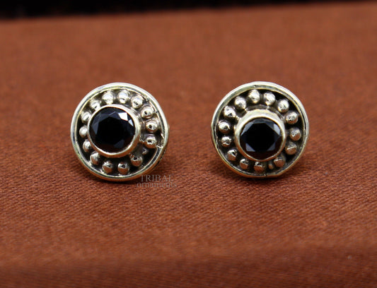 Single Black stone Flower design handmade 925 sterling silver stud earring, best daily use vintage style jewelry from India ear1207 - TRIBAL ORNAMENTS