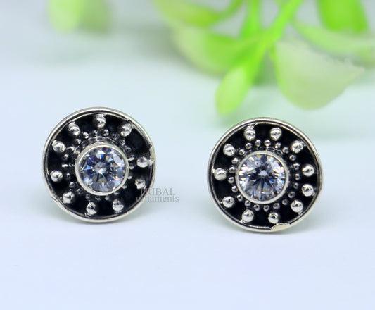 925 sterling handmade stylish vintage design single cz stone silver stud earring, best daily use vintage style jewelry from India ear1201 - TRIBAL ORNAMENTS